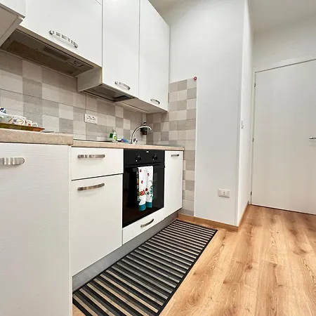 Διαμέρισμα - Affittasi Elvi Home, Con Aria Condizionata Centralissimo A Pochissima Distanza Da Ariston, Casino E Dal Mare *