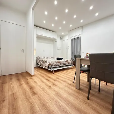 - Affittasi Elvi Home, Con Aria Condizionata Centralissimo A Pochissima Distanza Da Ariston, Casinò E Dal Mare *