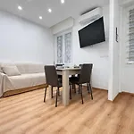 - Affittasi Elvi Home, Con Aria Condizionata Centralissimo A Pochissima Distanza Da Ariston, Casino E Dal Mare Σαν Ρέμο