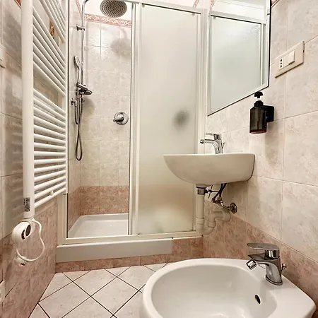 - Affittasi Elvi Home, Con Aria Condizionata Centralissimo A Pochissima Distanza Da Ariston, Casino E Dal Mare Sanremo