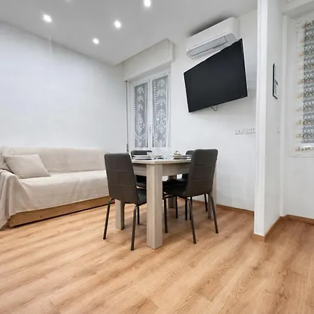 - Affittasi Elvi Home, Con Aria Condizionata Centralissimo A Pochissima Distanza Da Ariston, Casino E Dal Mare San Remo