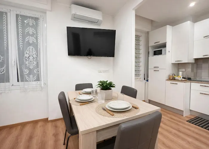 - Affittasi Elvi Home, Con Aria Condizionata Centralissimo A Pochissima Distanza Da Ariston, Casino E Dal Mare *