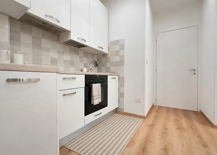 - Affittasi Elvi Home, Con Aria Condizionata Centralissimo A Pochissima Distanza Da Ariston, Casino E Dal Mare サンレモ