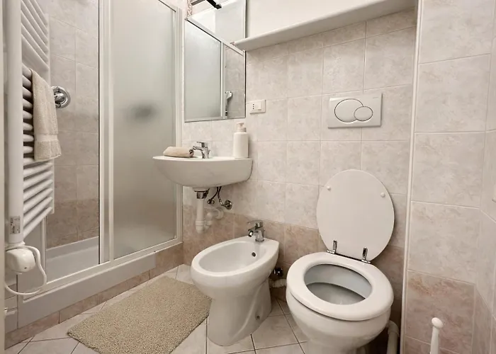 - Affittasi Elvi Home, Con Aria Condizionata Centralissimo A Pochissima Distanza Da Ariston, Casino E Dal Mare * 圣雷默