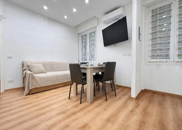 - Affittasi Elvi Home, Con Aria Condizionata Centralissimo A Pochissima Distanza Da Ariston, Casino E Dal Mare 圣雷默